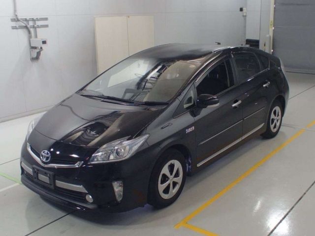 20071 Toyota Prius phv ZVW35 2013 г. (CAA Chubu)